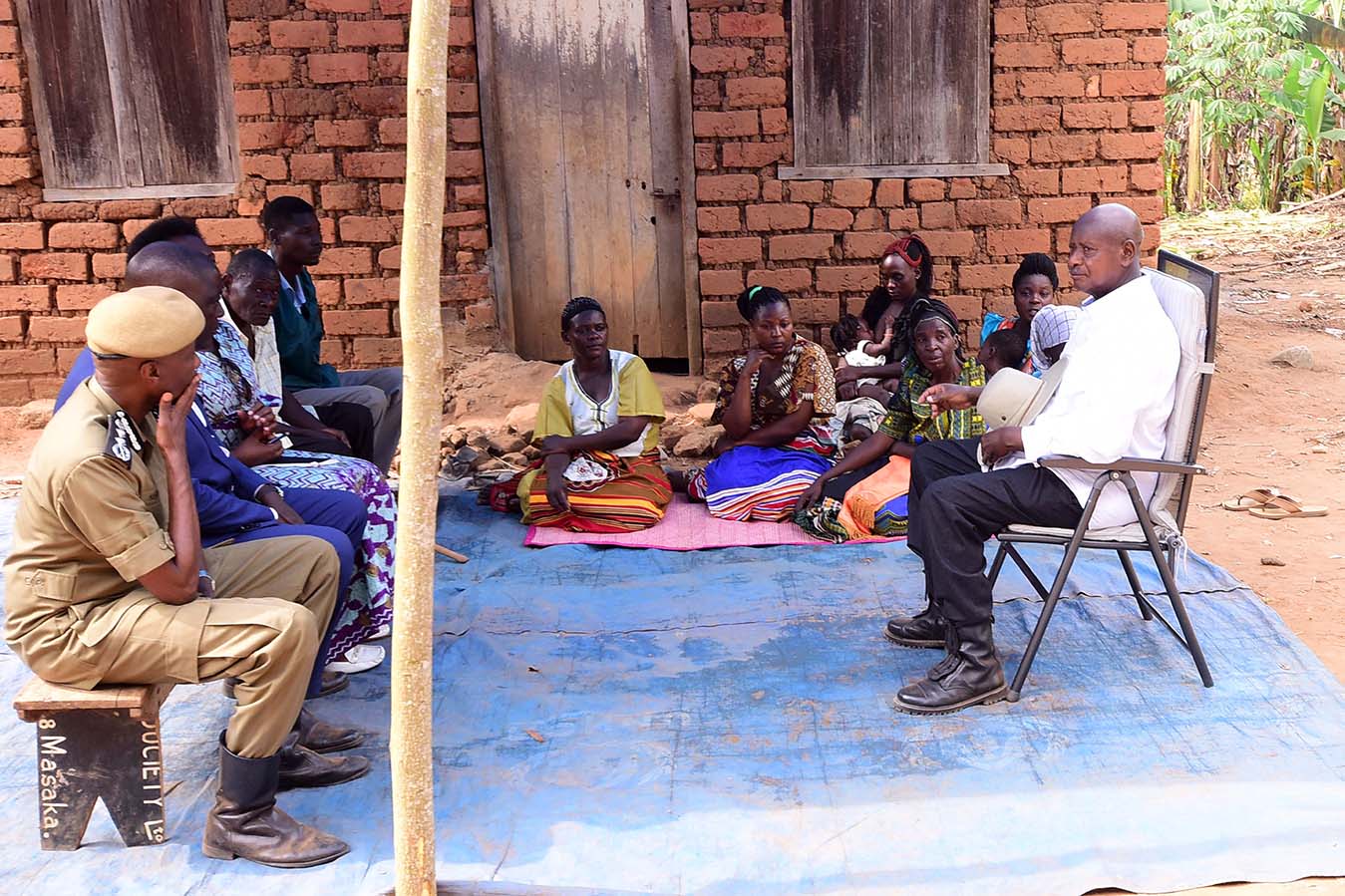 Bukomansimbi - Lwengo murder victims - President Museveni visits families